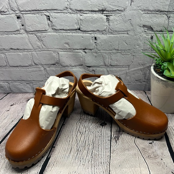 MIA Swedish Clogs - Picture 7 of 10